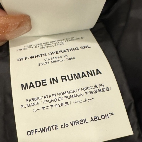 Off White
"Woman" Floral-Embroidery Ripstop Puffer Bomber Jacket - Picture 10 of 16